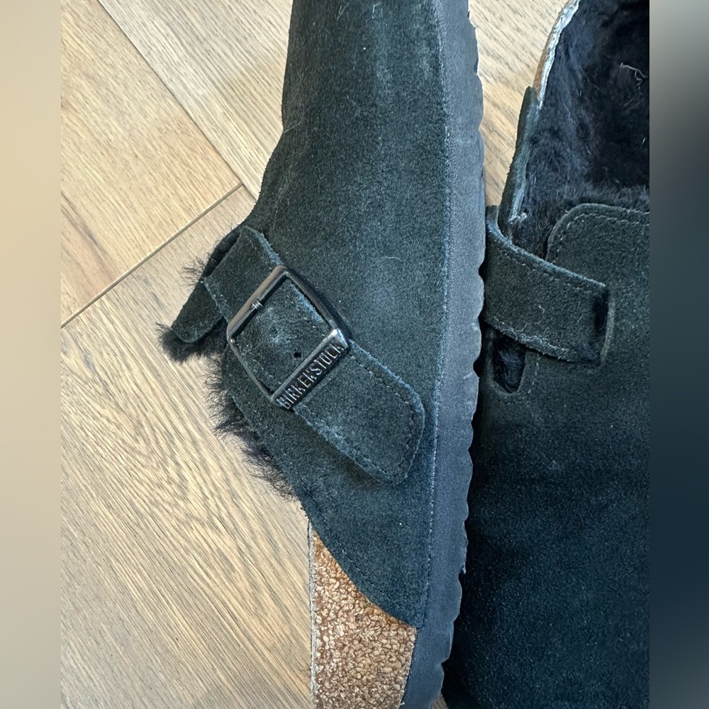 Woman’s Birkenstock Black Shearling - Picture 4 of 6